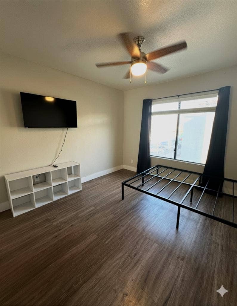 RENTING A ROOM 😁 ROOMMATE NEEDED