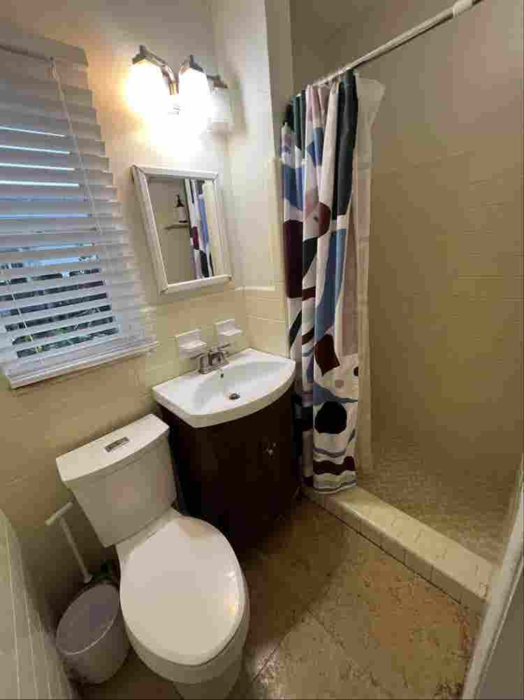 Room Near Aventura Mall