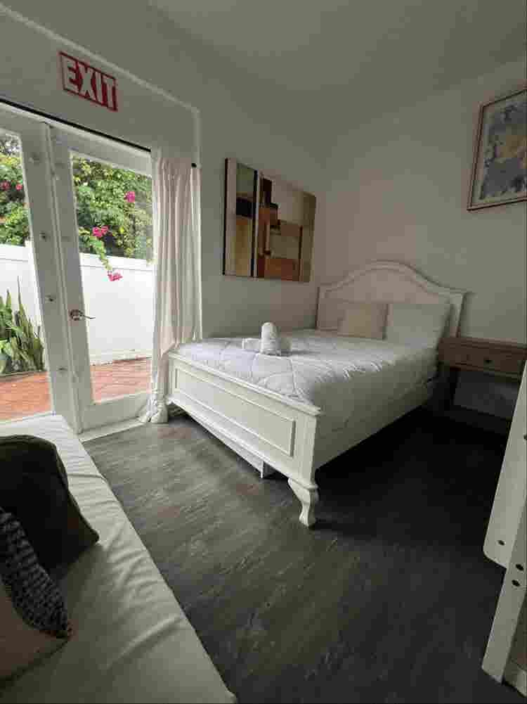 Room Near Aventura Mall
