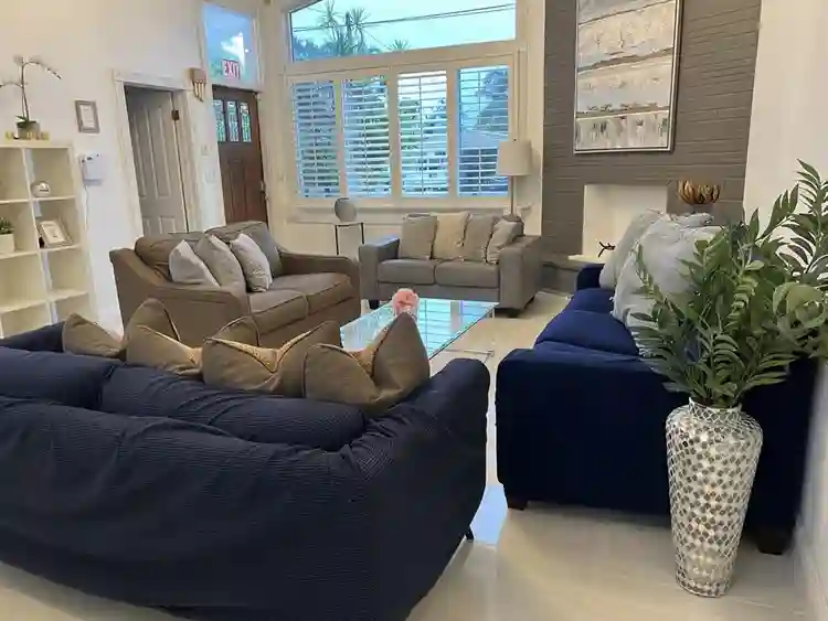 Room Near Aventura Mall