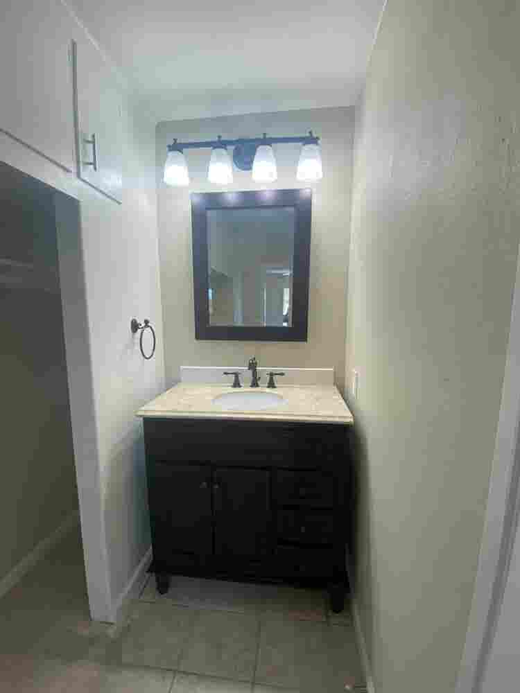 2Bd apartment on 2nd floor for rent