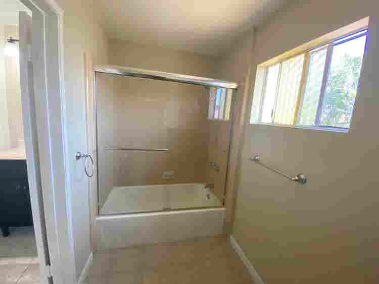 2Bd apartment on 2nd floor for rent