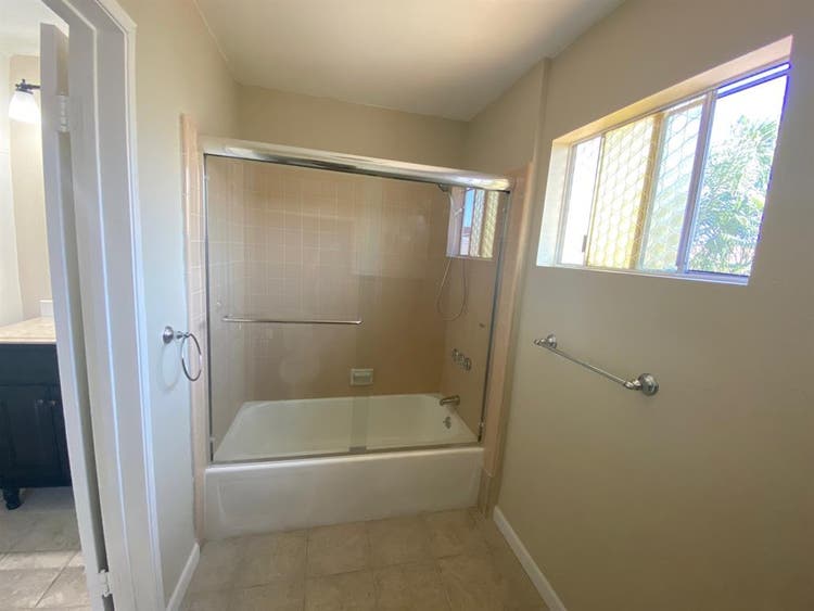 2Bd apartment on 2nd floor for rent