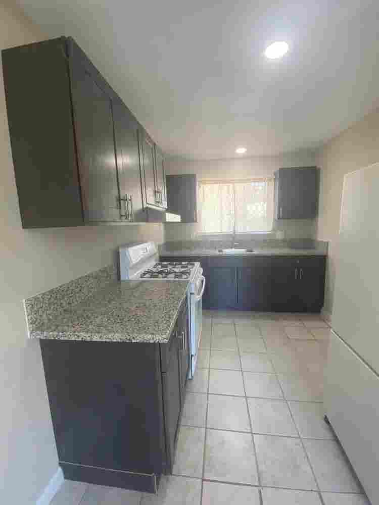 2Bd apartment on 2nd floor for rent