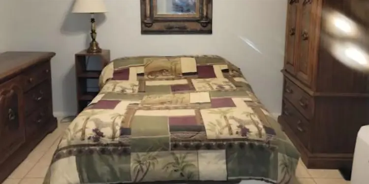 Peaceful room in N Hunters Creek