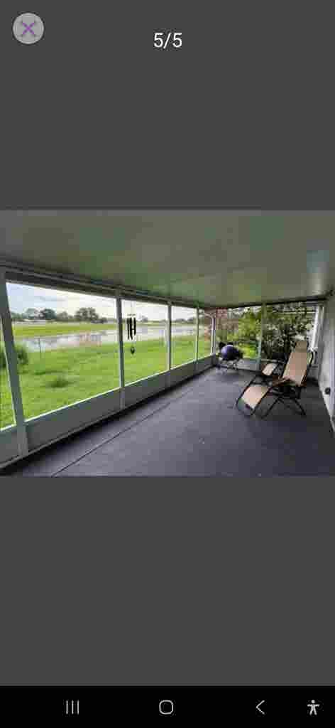 Peaceful room in N Hunters Creek