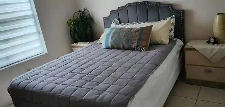 Peaceful room in N Hunters Creek