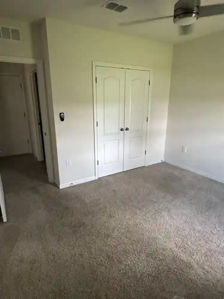 Private Room w Private
Bathroom