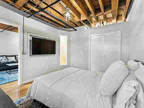 Chic 1-Bedroom Modern Comforts