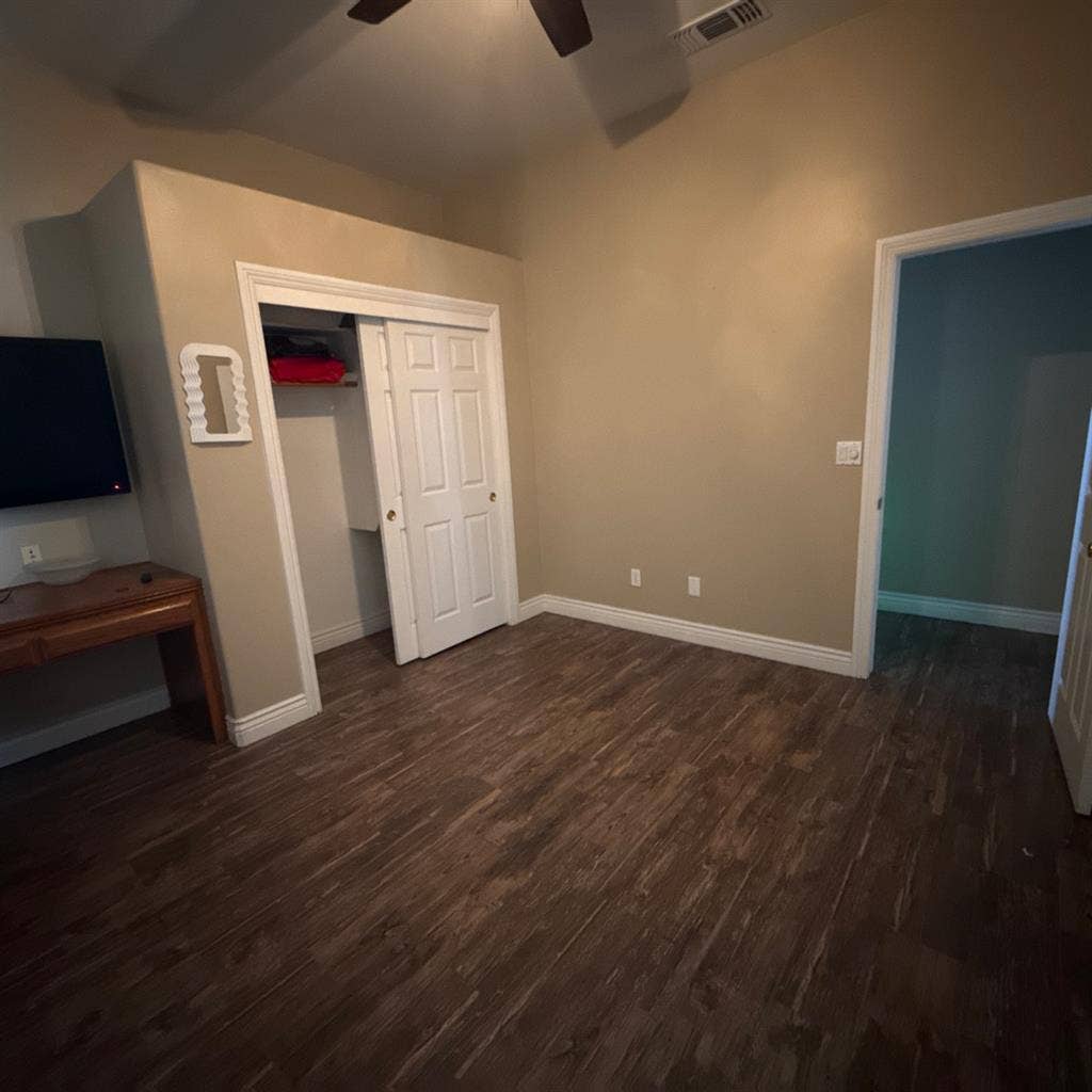 1 room for rent