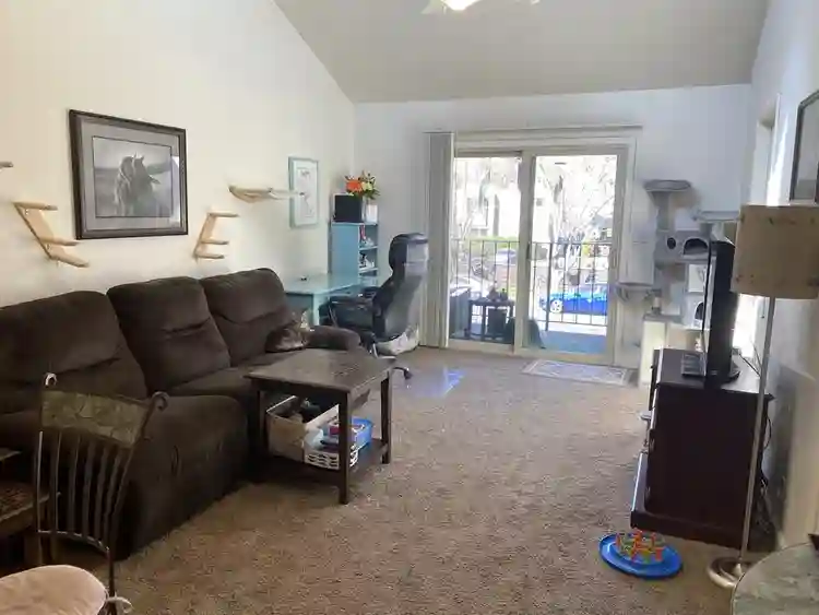 Roommate 1 Bedroom/Shared Bathroom