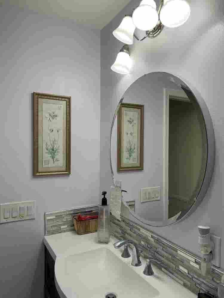 Spacious room w/private entrance