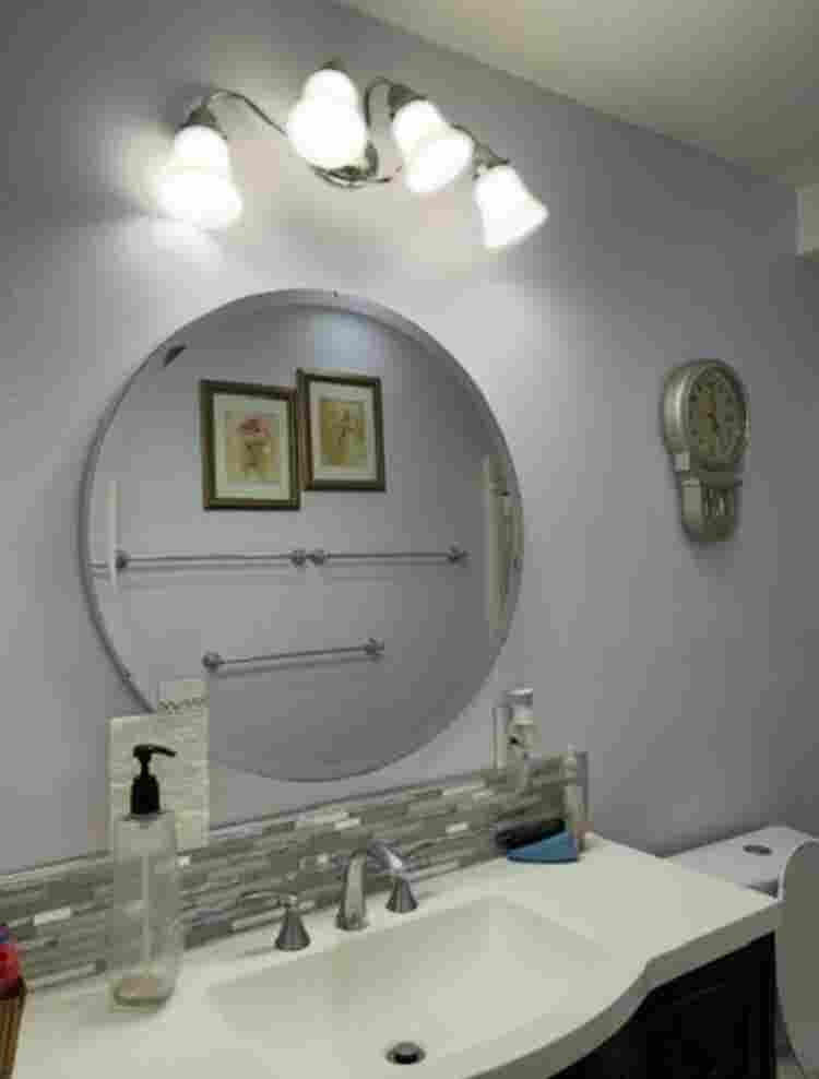 Spacious room w/private entrance