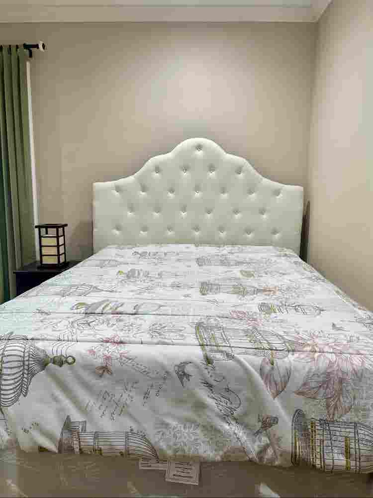 Spacious room w/private entrance