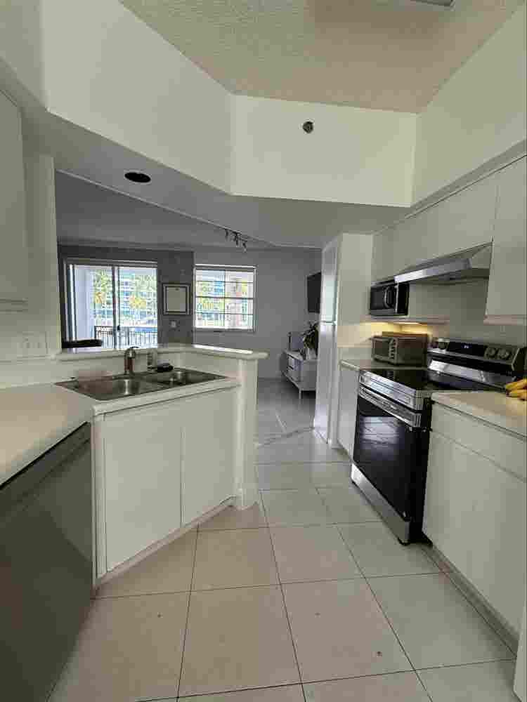 in aventura prime location!