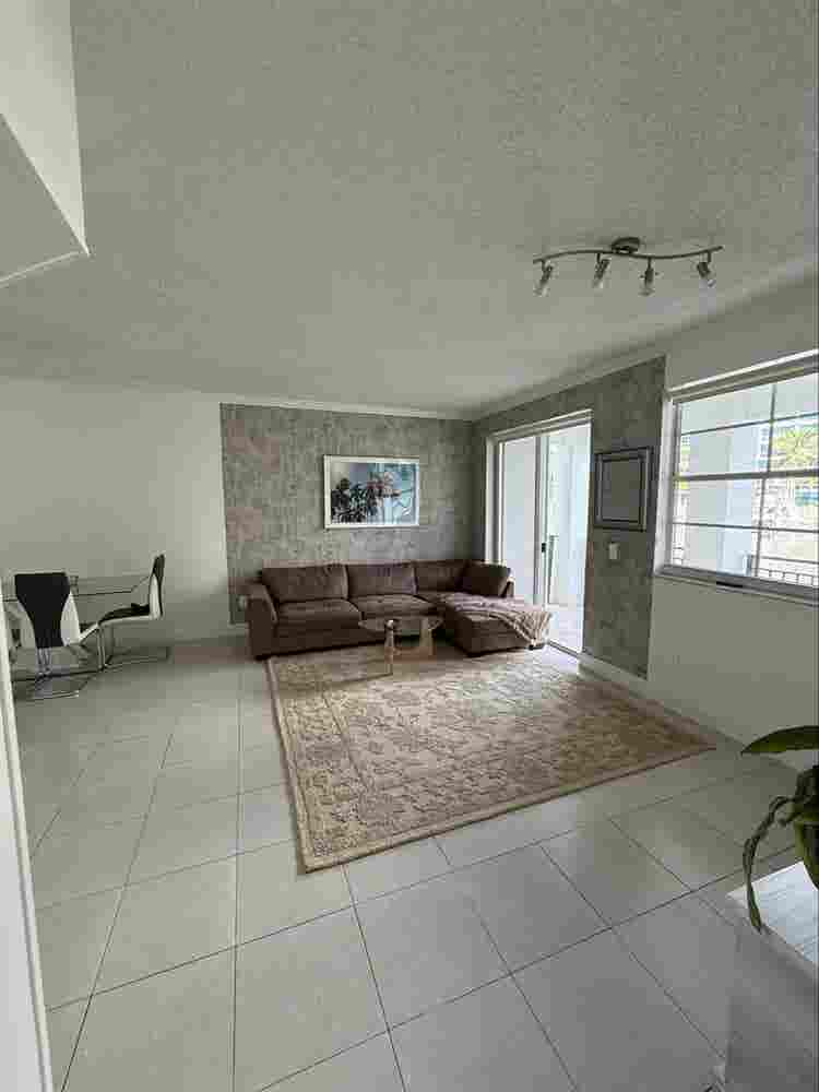 in aventura prime location!