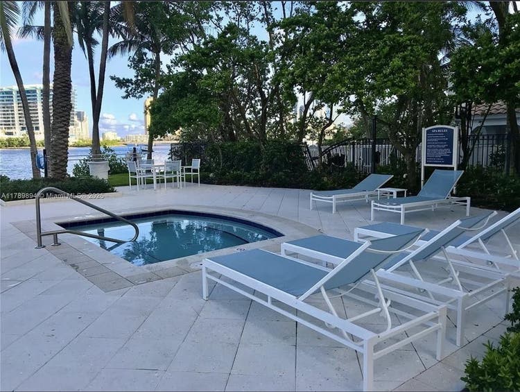 in aventura prime location!