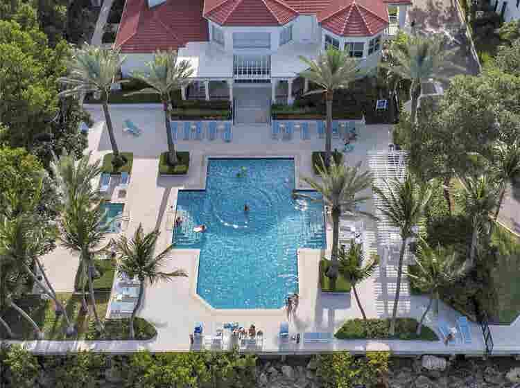 in aventura prime location!