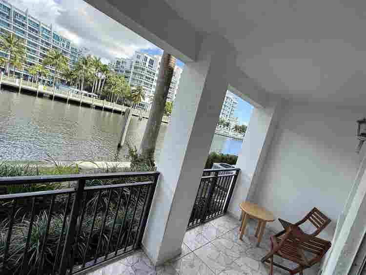 in aventura prime location!