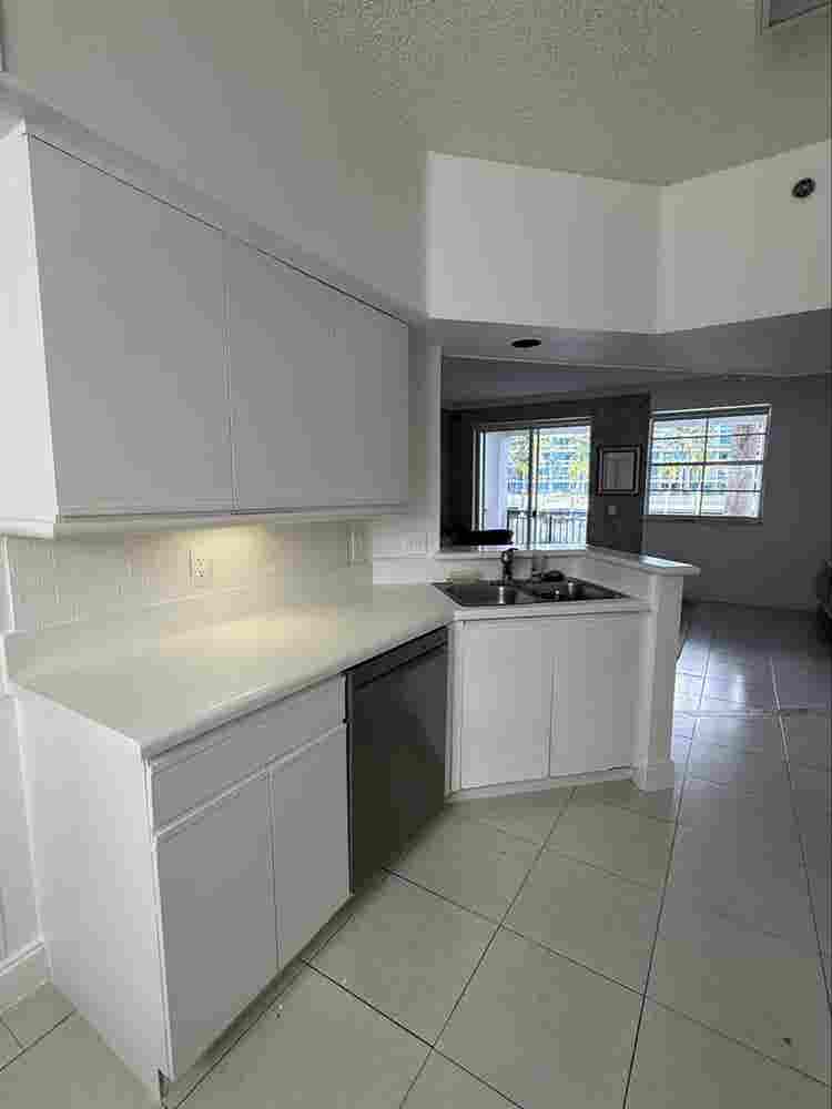 in aventura prime location!