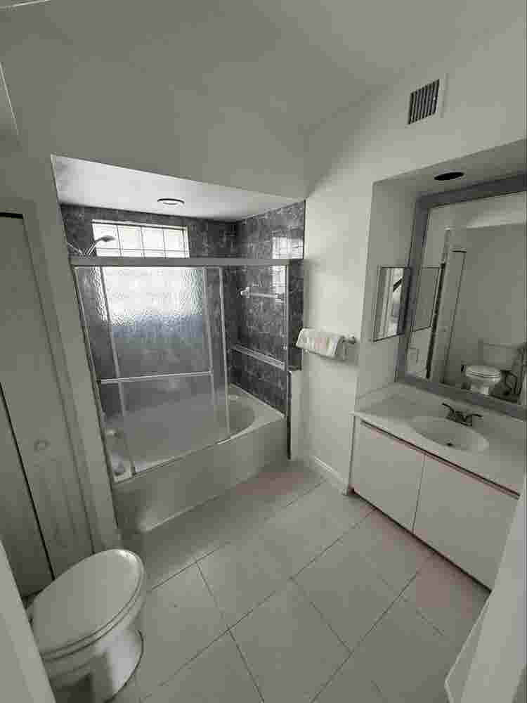 in aventura prime location!