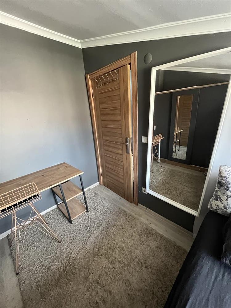 Looking for a flatmate