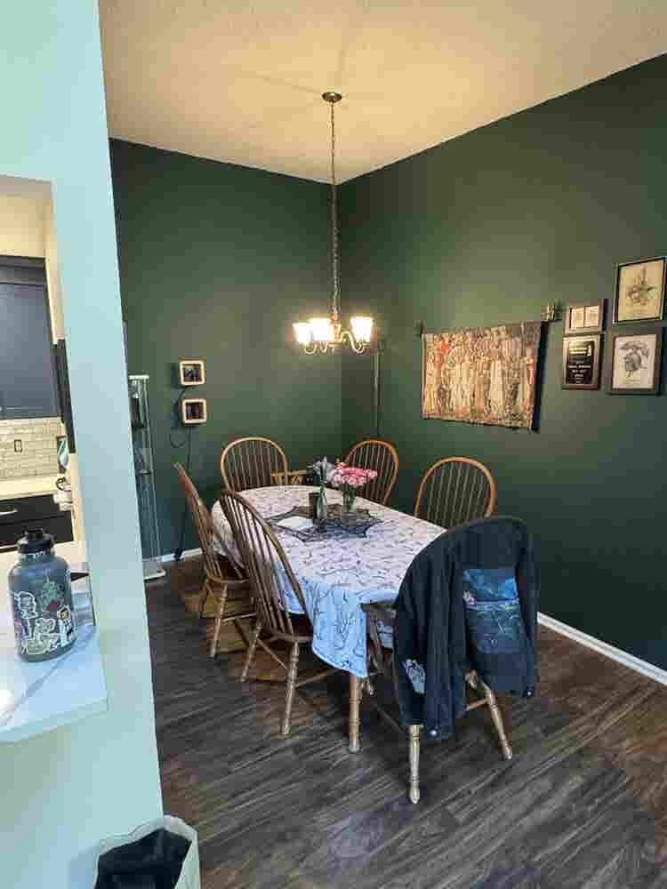 Looking for Roommate Bath