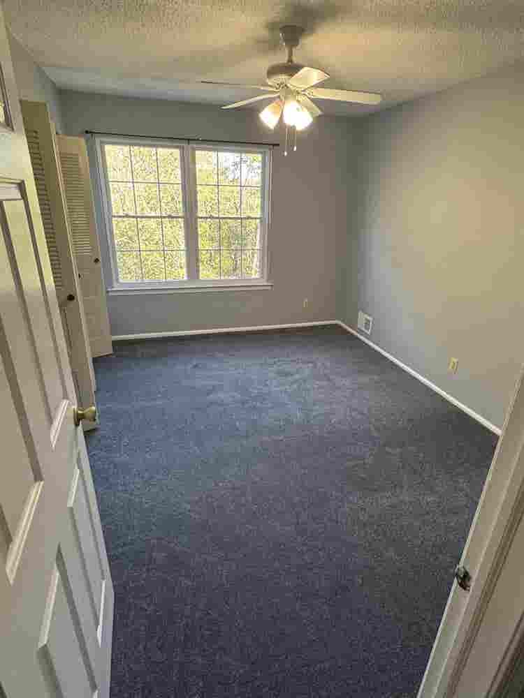 Looking for Roommate Bath