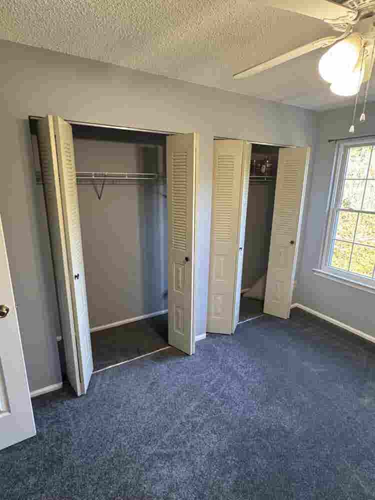 Looking for Roommate Bath