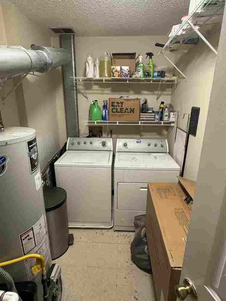 Looking for Roommate Bath