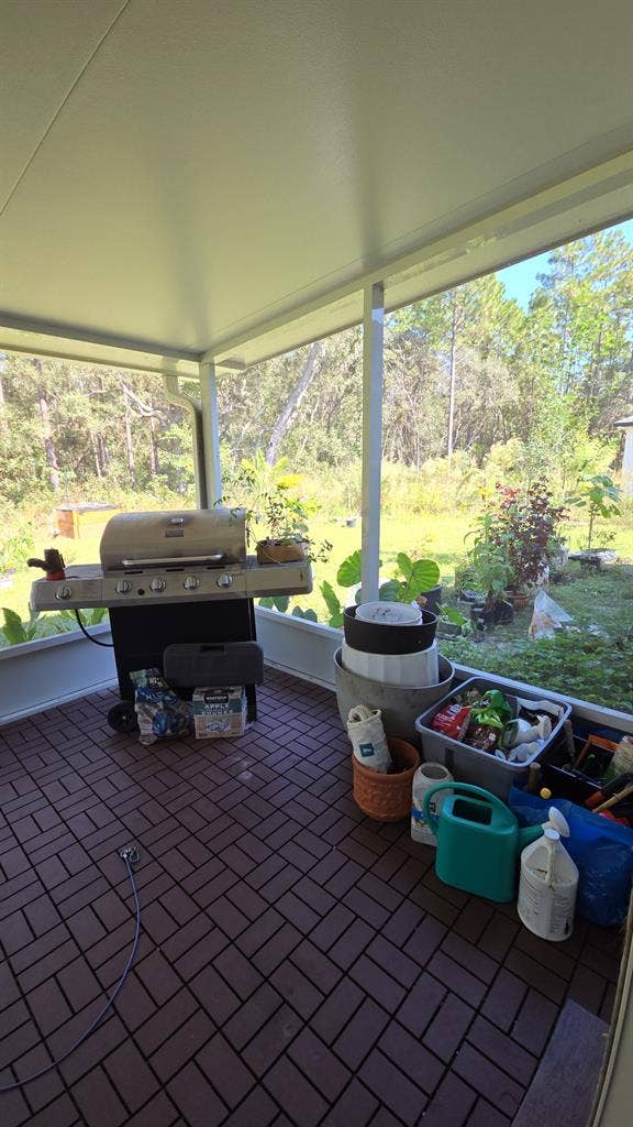 Quiet room for rent in