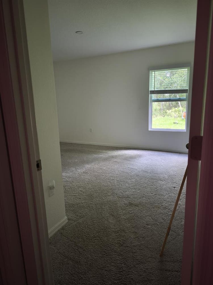 Quiet room for rent.