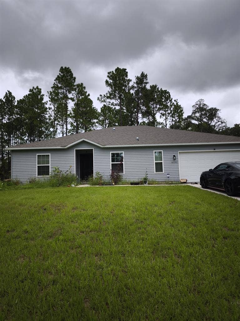 Quiet room for rent in