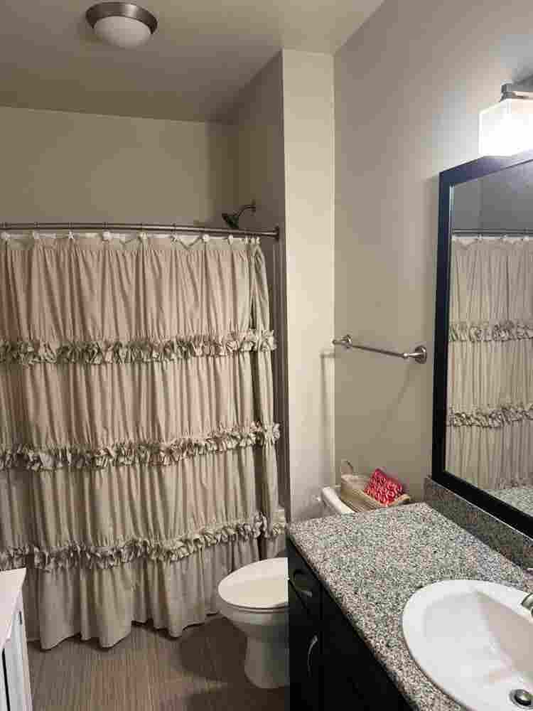 Looking for a Roommatee