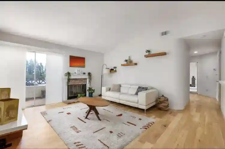 🏡 Room in Eastlake w/ Utilities