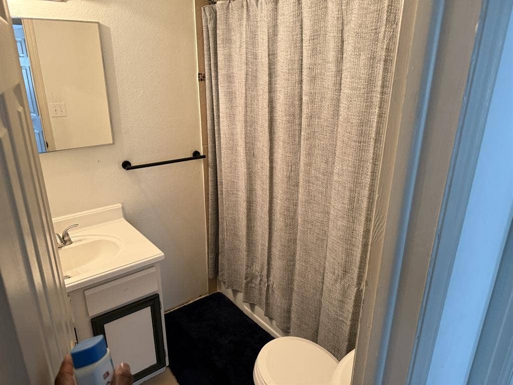 Room to rent 3 Bedroom townhouse by