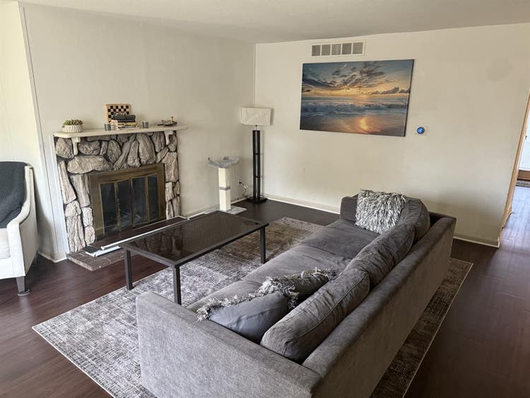 Room to rent 3 Bedroom townhouse by