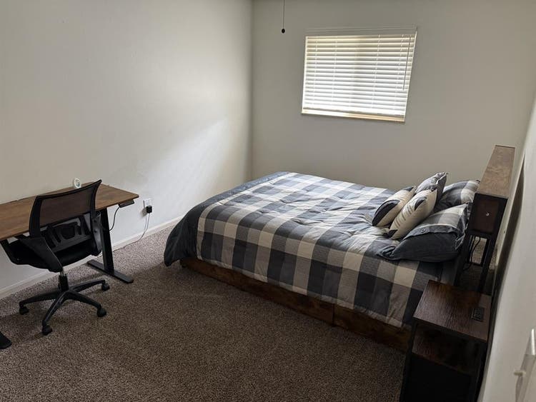 Room to rent 3 Bedroom townhouse by