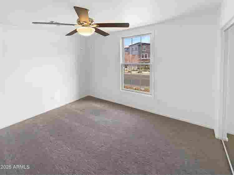 Room in 3-bed house with 2 students
