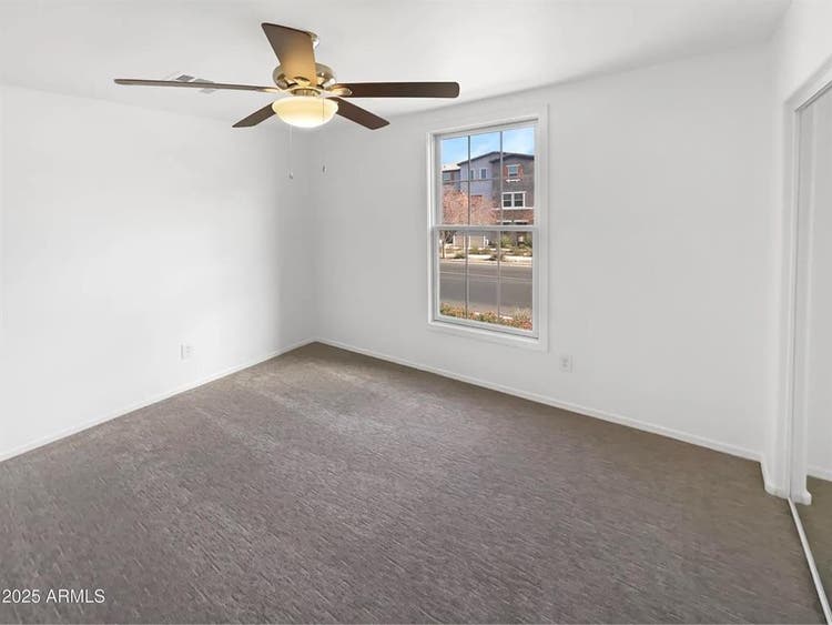 Room in 3-bed house with 2 students