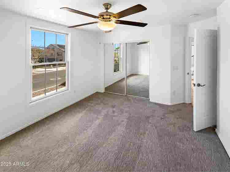 Room in 3-bed house with 2 students
