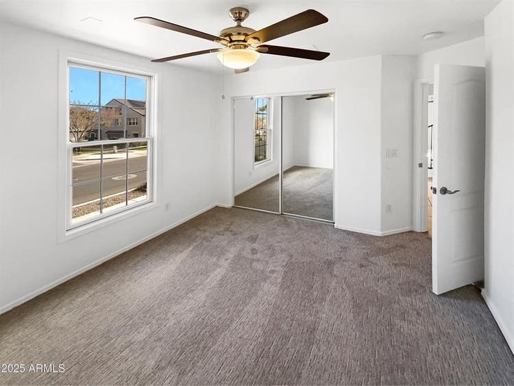 Room in 3-bed house with 2 students
