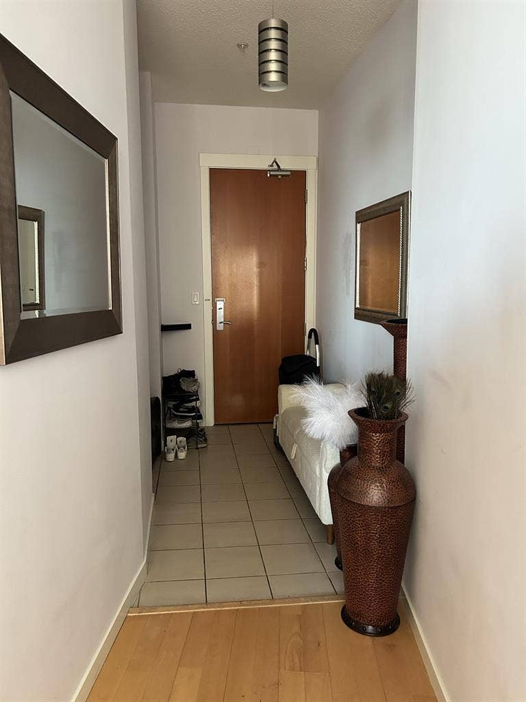 Looking for a female roommate