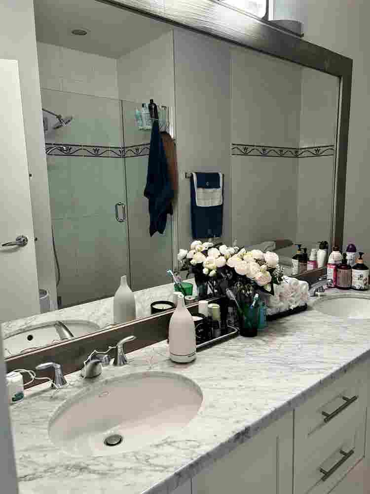 Looking for a female roommate