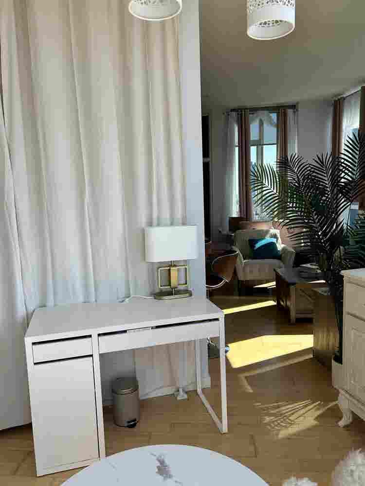 Looking for a female roommate