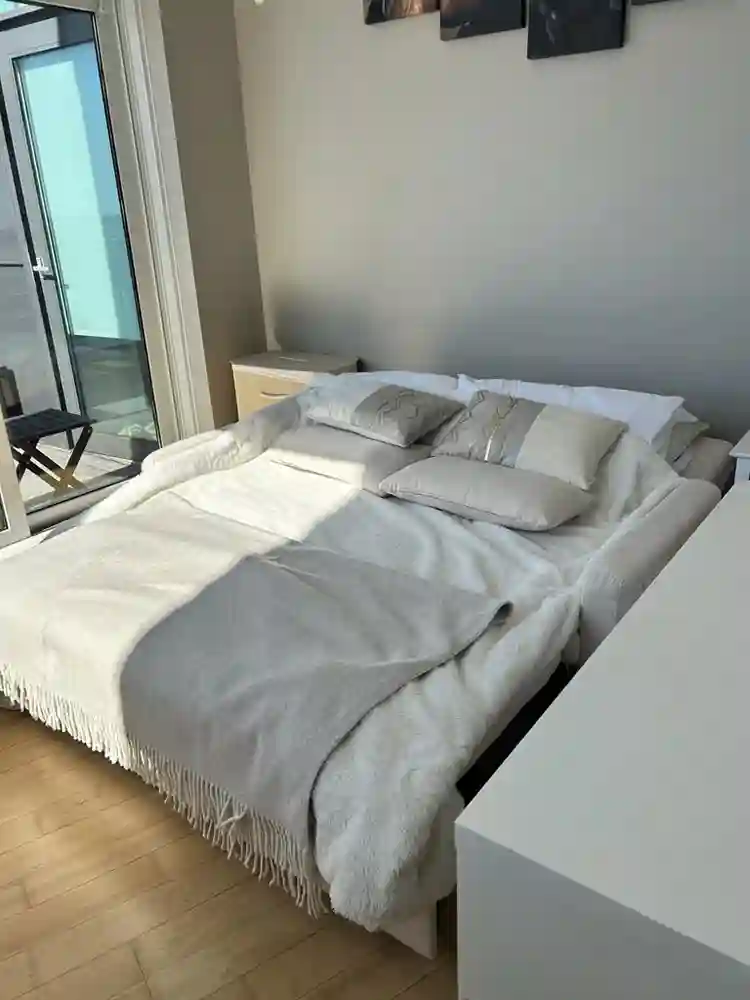 Looking for a female roommate