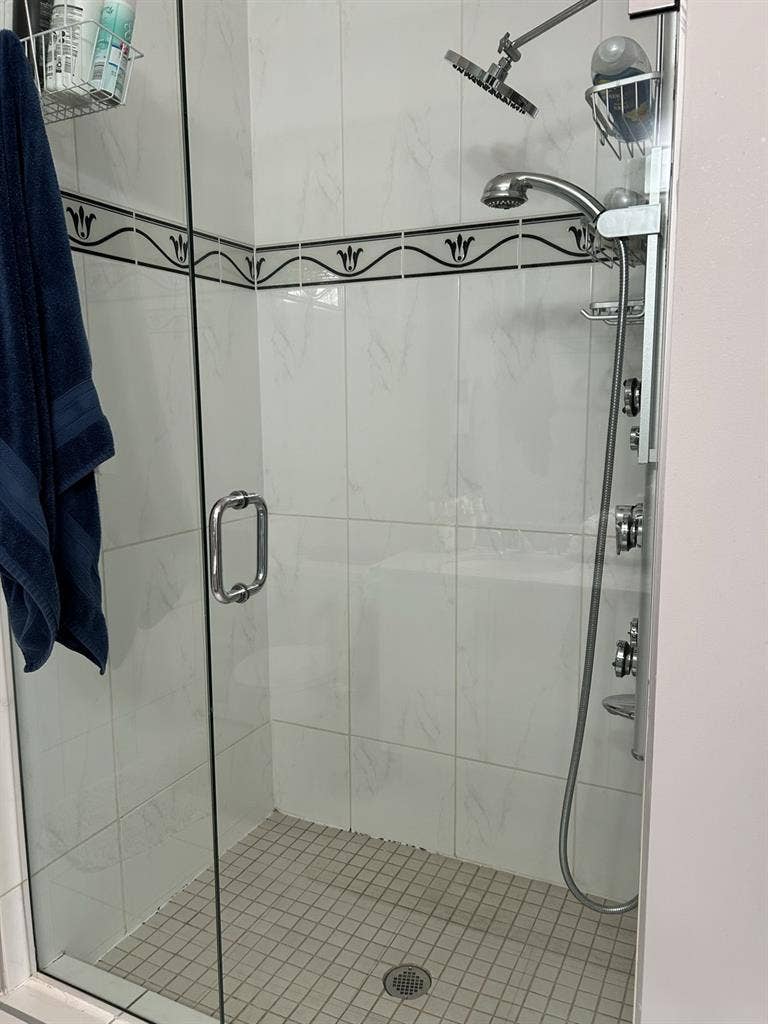 Looking for a female roommate