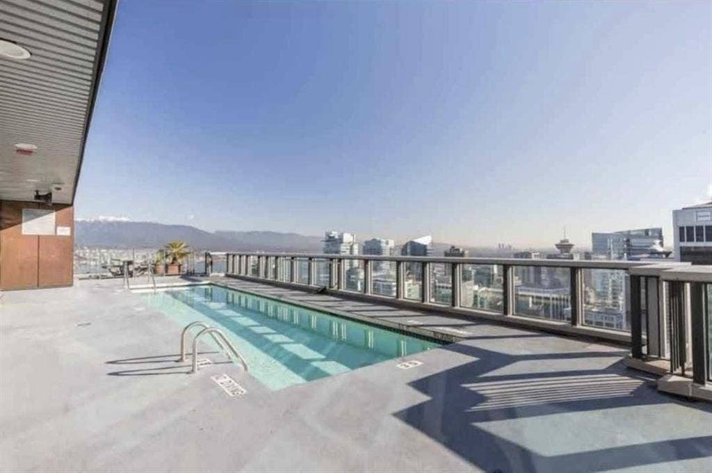 Looking for a female roommate