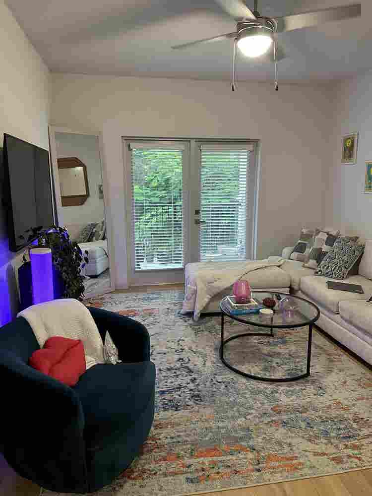 Female, Full-Time Roommate, in s
