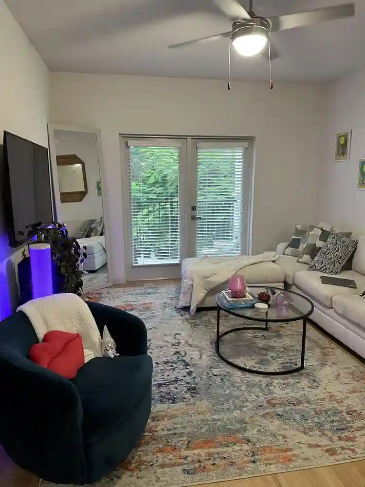 Female, Full-Time Roommate, in s